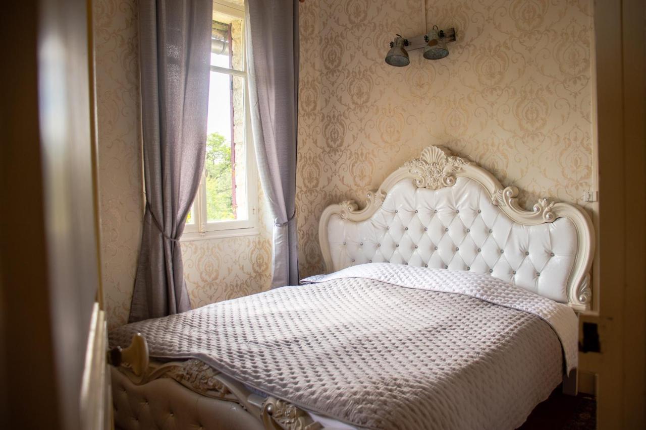 Le Pavillon De St Agnan Hotel Hautefort Exterior photo