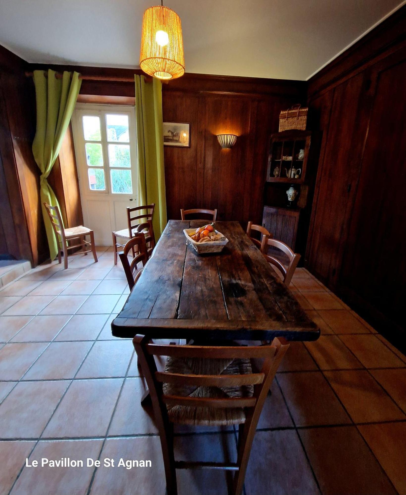 Le Pavillon De St Agnan Hotel Hautefort Exterior photo