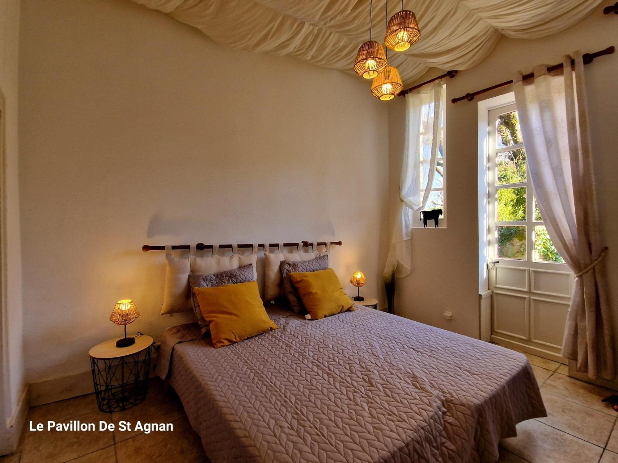 Le Pavillon De St Agnan Hotel Hautefort Exterior photo