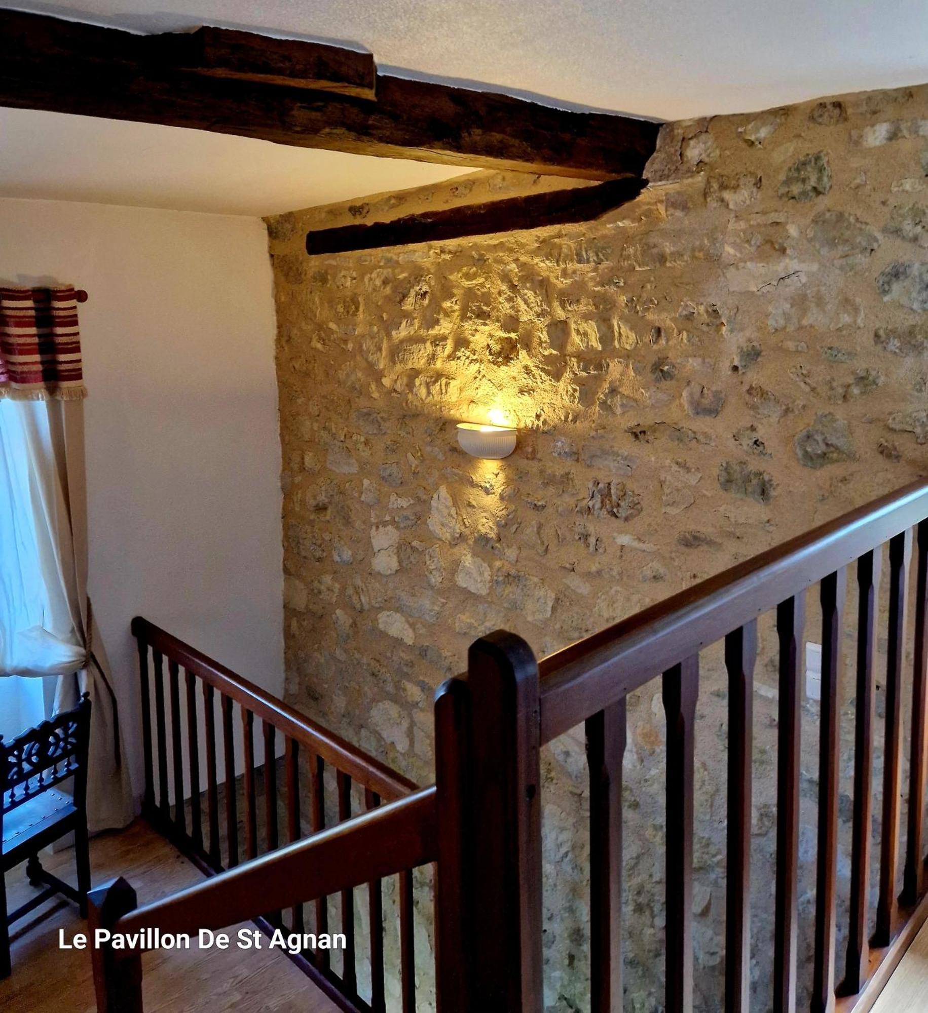 Le Pavillon De St Agnan Hotel Hautefort Exterior photo