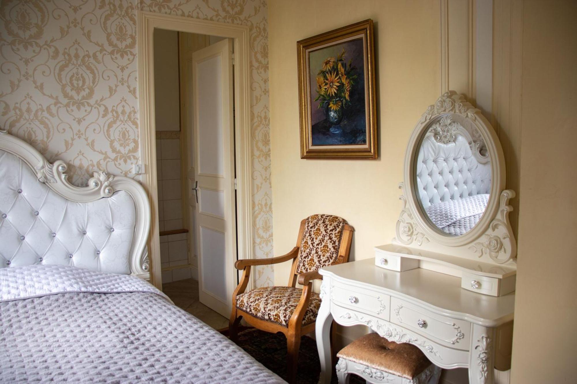 Le Pavillon De St Agnan Hotel Hautefort Exterior photo
