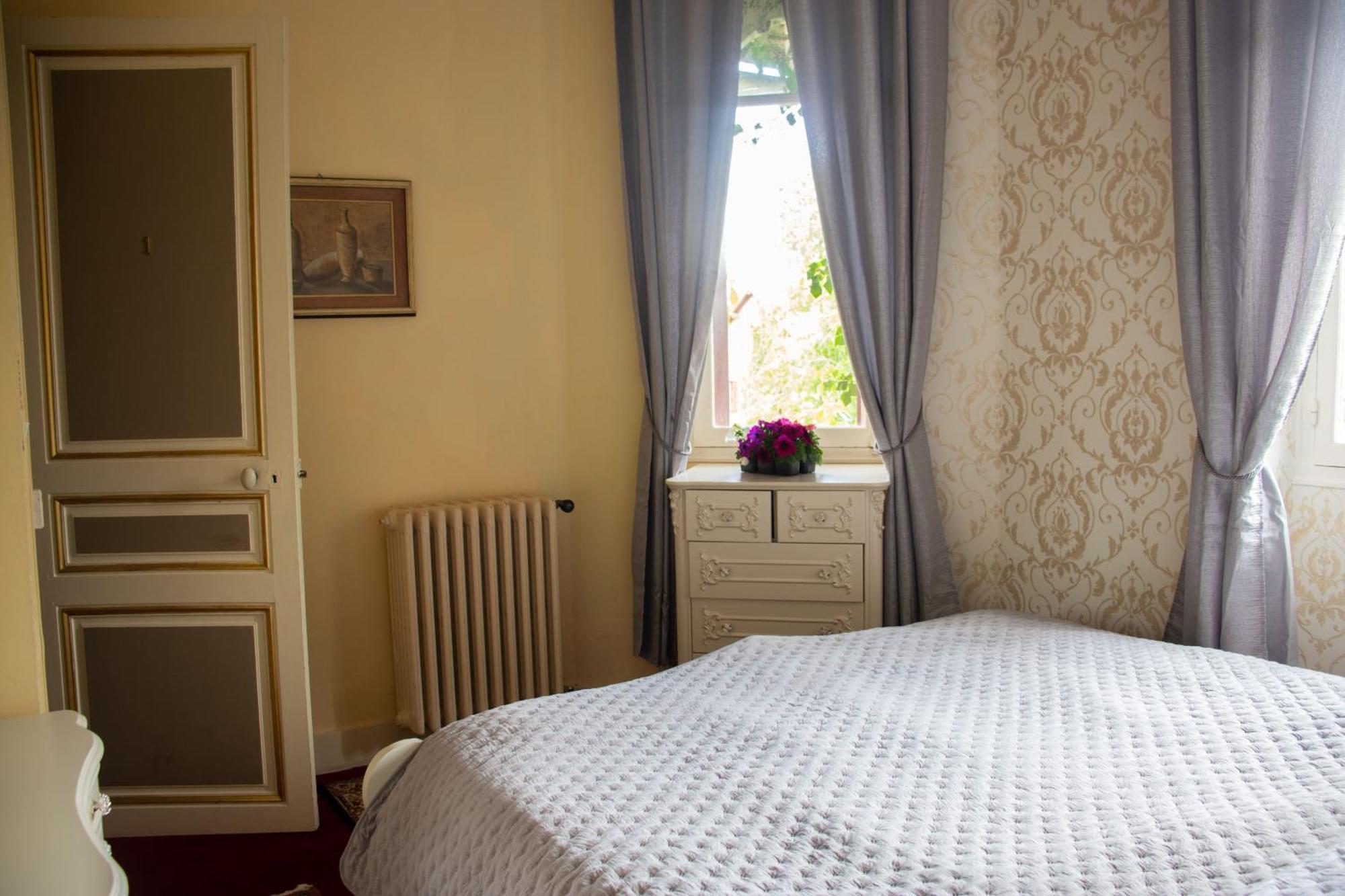 Le Pavillon De St Agnan Hotel Hautefort Exterior photo