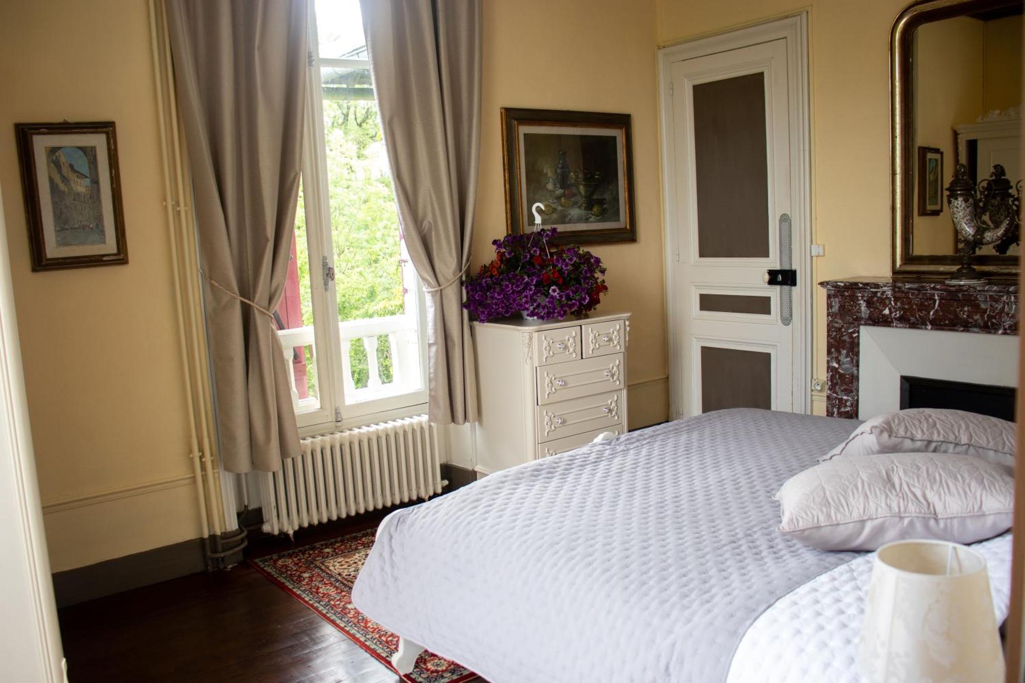 Le Pavillon De St Agnan Hotel Hautefort Exterior photo