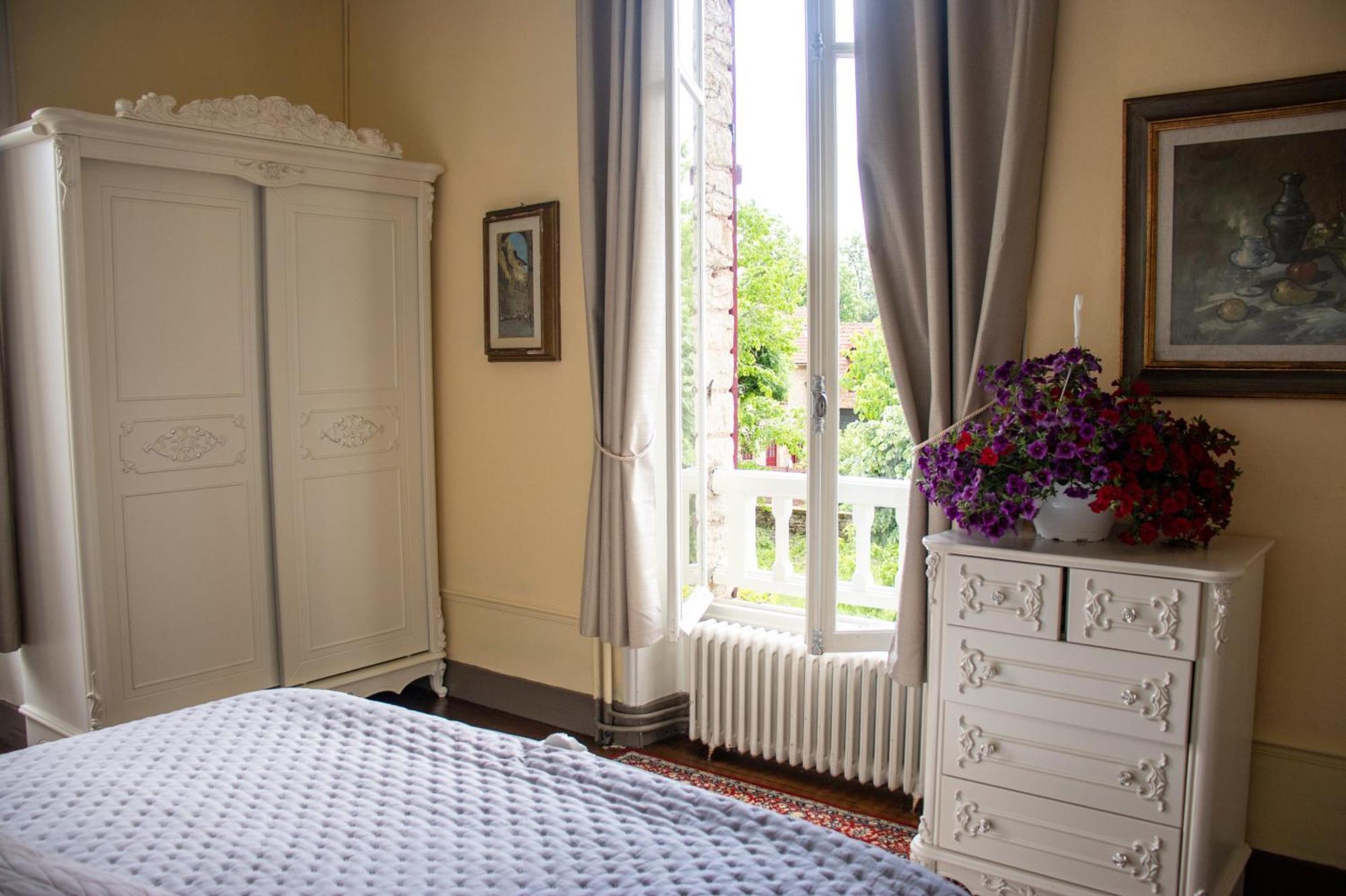 Le Pavillon De St Agnan Hotel Hautefort Exterior photo